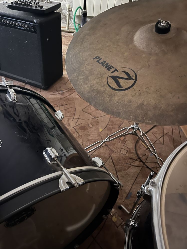 Продам барабанную установку mapex