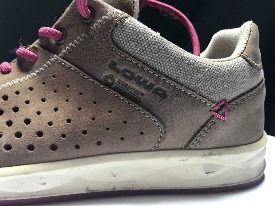 Дамски обувки LOWA -  Gore tex