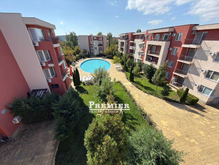 Тристаен апартамент в много добре поддържан комплекс