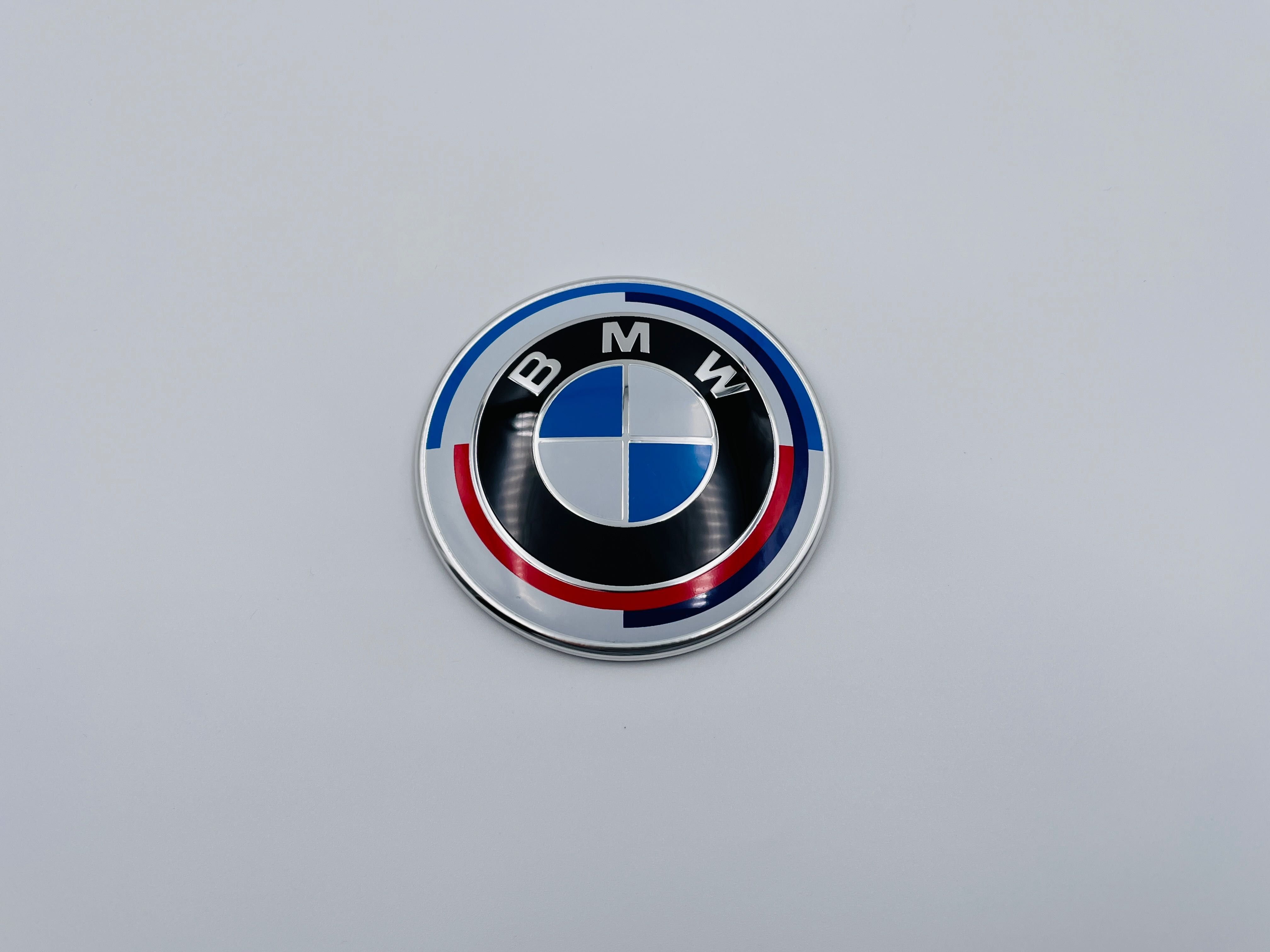 Emblema BMW Anniversary compatibila capota F10