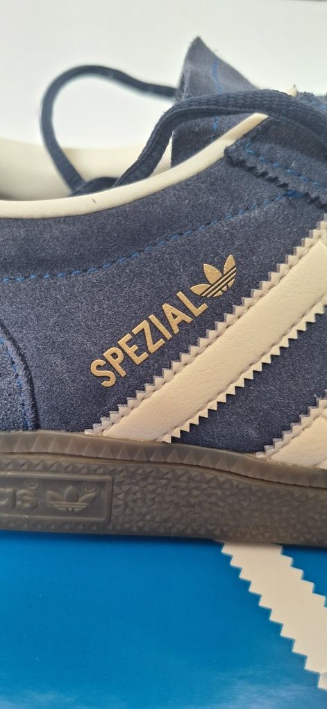 Продавам adidas spezial.