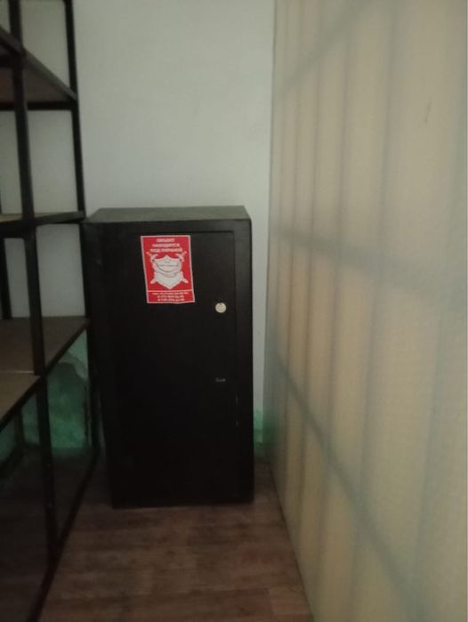 Сейф железный огнеупорный