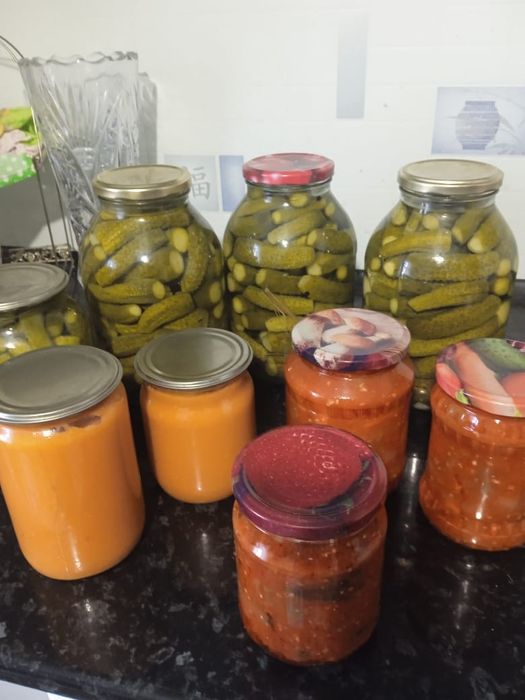Продам домашние разносолы, огурцы, помидоры ,салаты