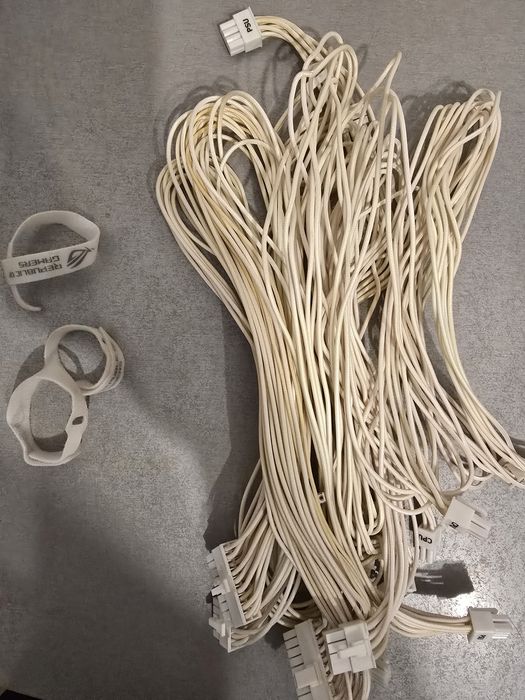 Vând Sursa Alba 850w Asus Rog Strix White, Full Modulara, Garanție