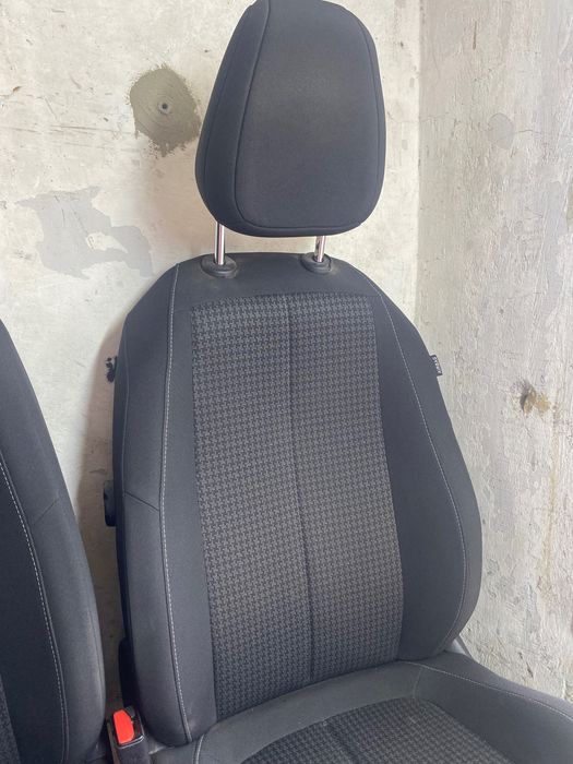Предни седалки за Пежо 208 и Пежо 308