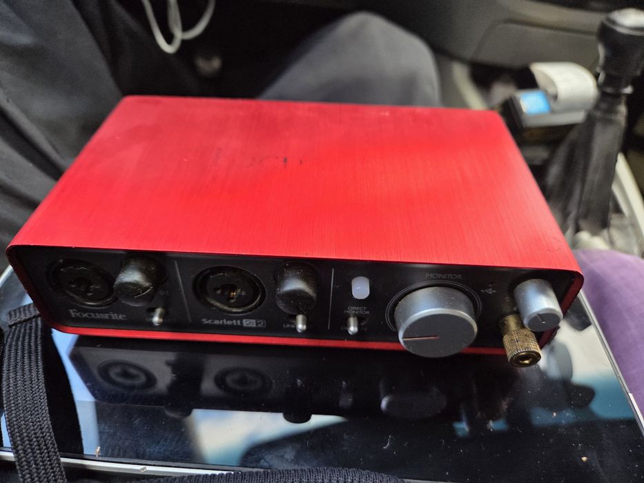 Външна звукова карта focusrite 2i2