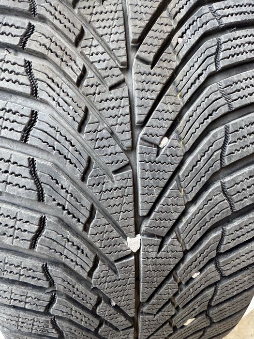 Продам 4 зимние резины Kumho winter размером  235/45/18