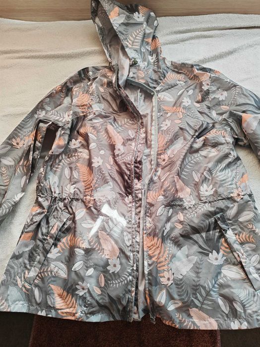 Дамско ветроупорно яке от Decathlon