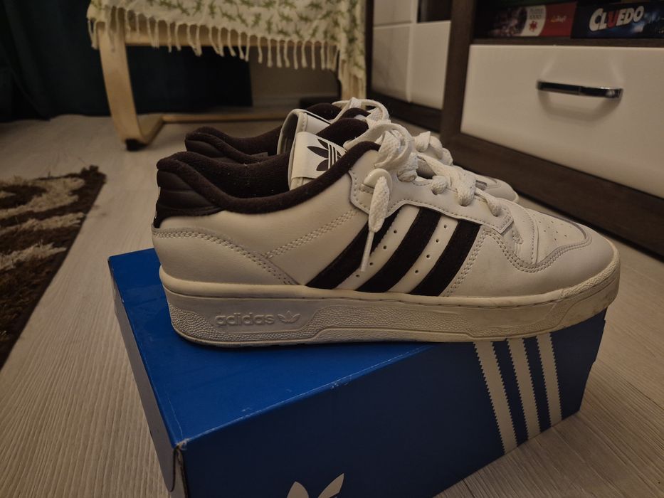 Adidas Rivalry Low 41,5 (8US)