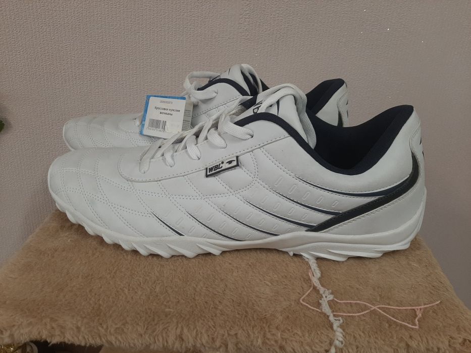 Продам новые мужские кроссовки