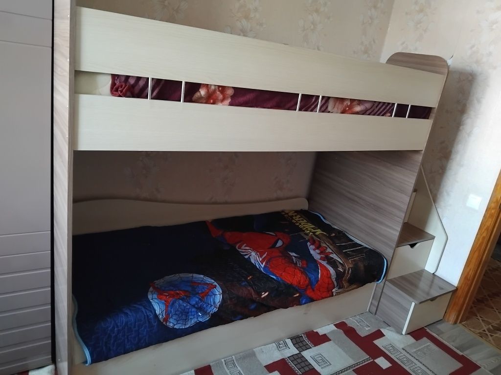 Срочно продам 2х-ярусную кровать!