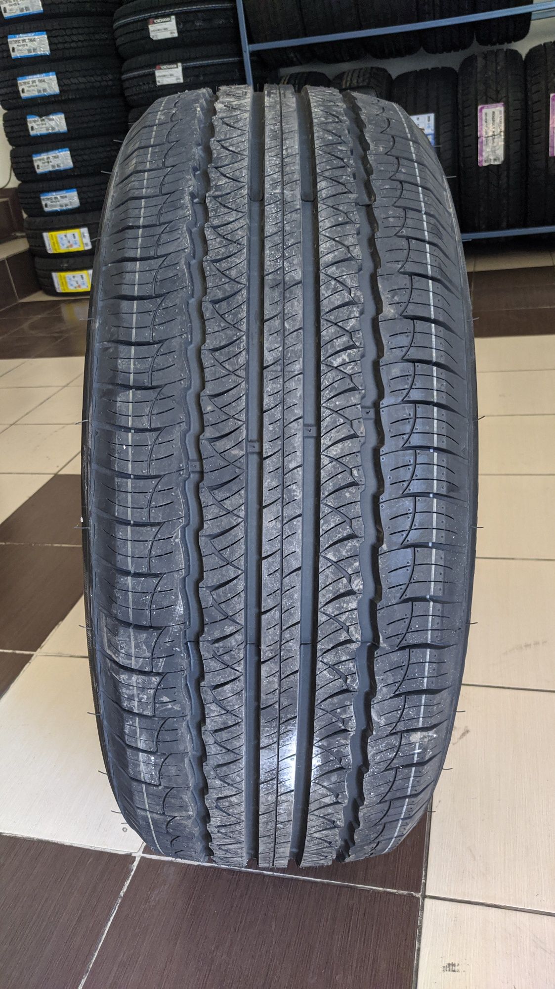 275/55R20 Triangle