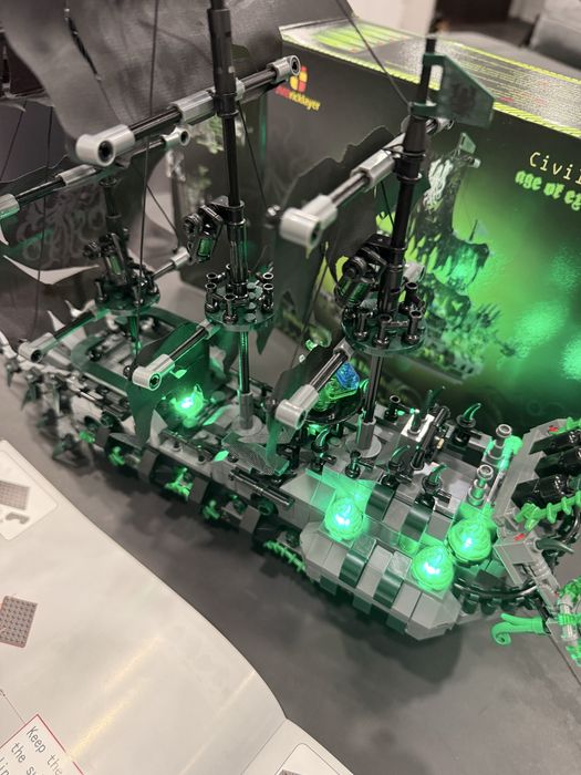Светещ конструктор тип LEGO пиратски кораб