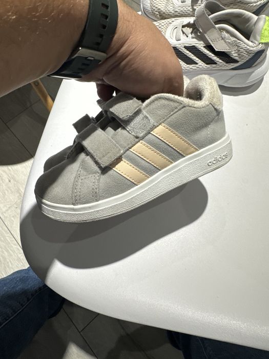 Pantofi adidas marimea 27