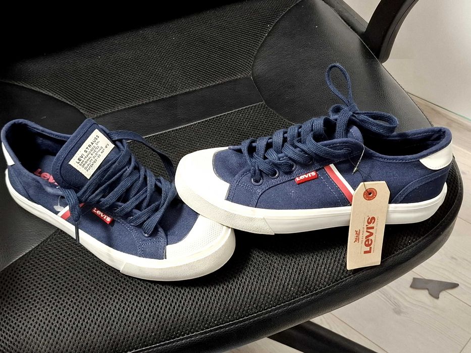 Levis кецове. Тъмносини 36 номер