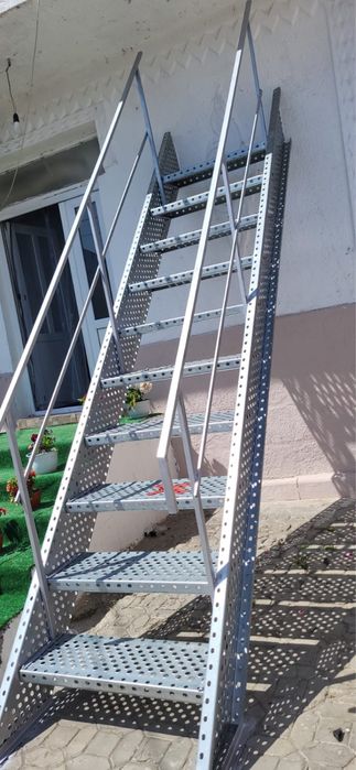 Scări metalice zincate