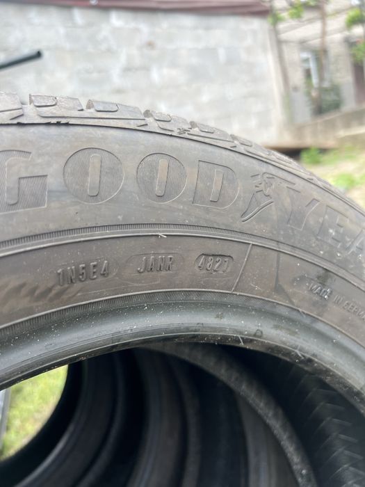 225/60/18 GoodYear зимни гуми