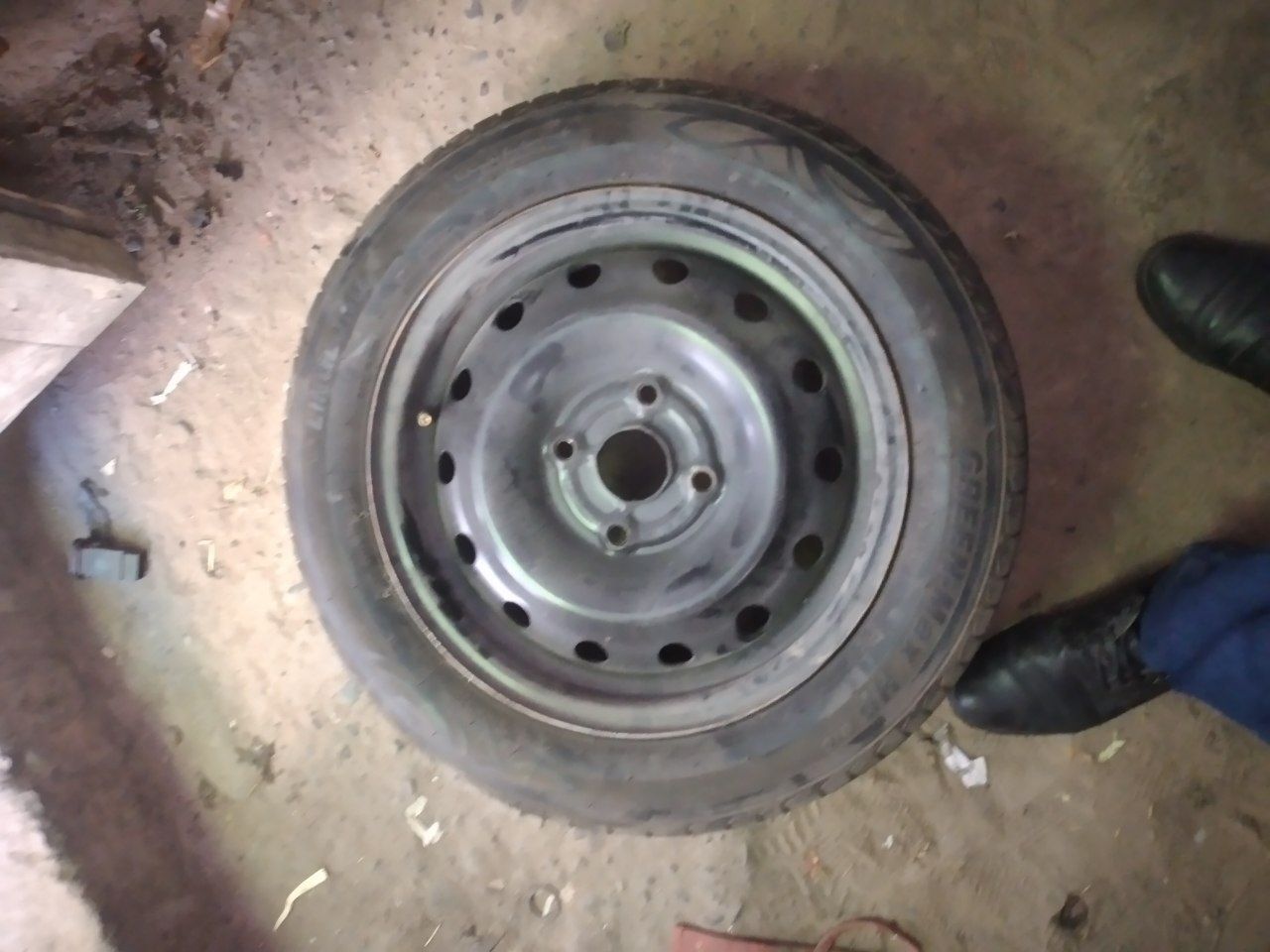 green max 195/55 R15 sotiladi diskasi bilan 5 ta bittasi 400 mingdan