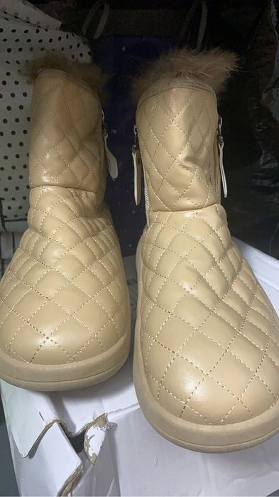 Продам ботинки демисезонные 40 р-р,цена 5000