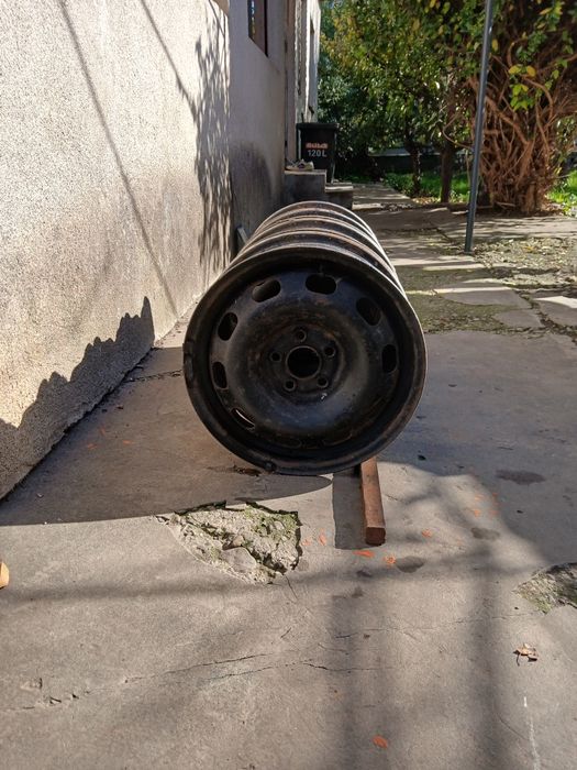 Vând 4 jante de tabla pe 15 și una pe 16 noua