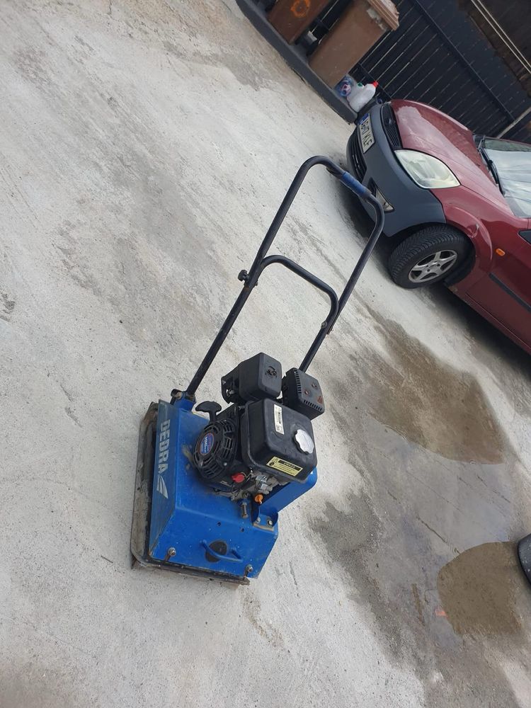 Inchiriez placa vibratoare