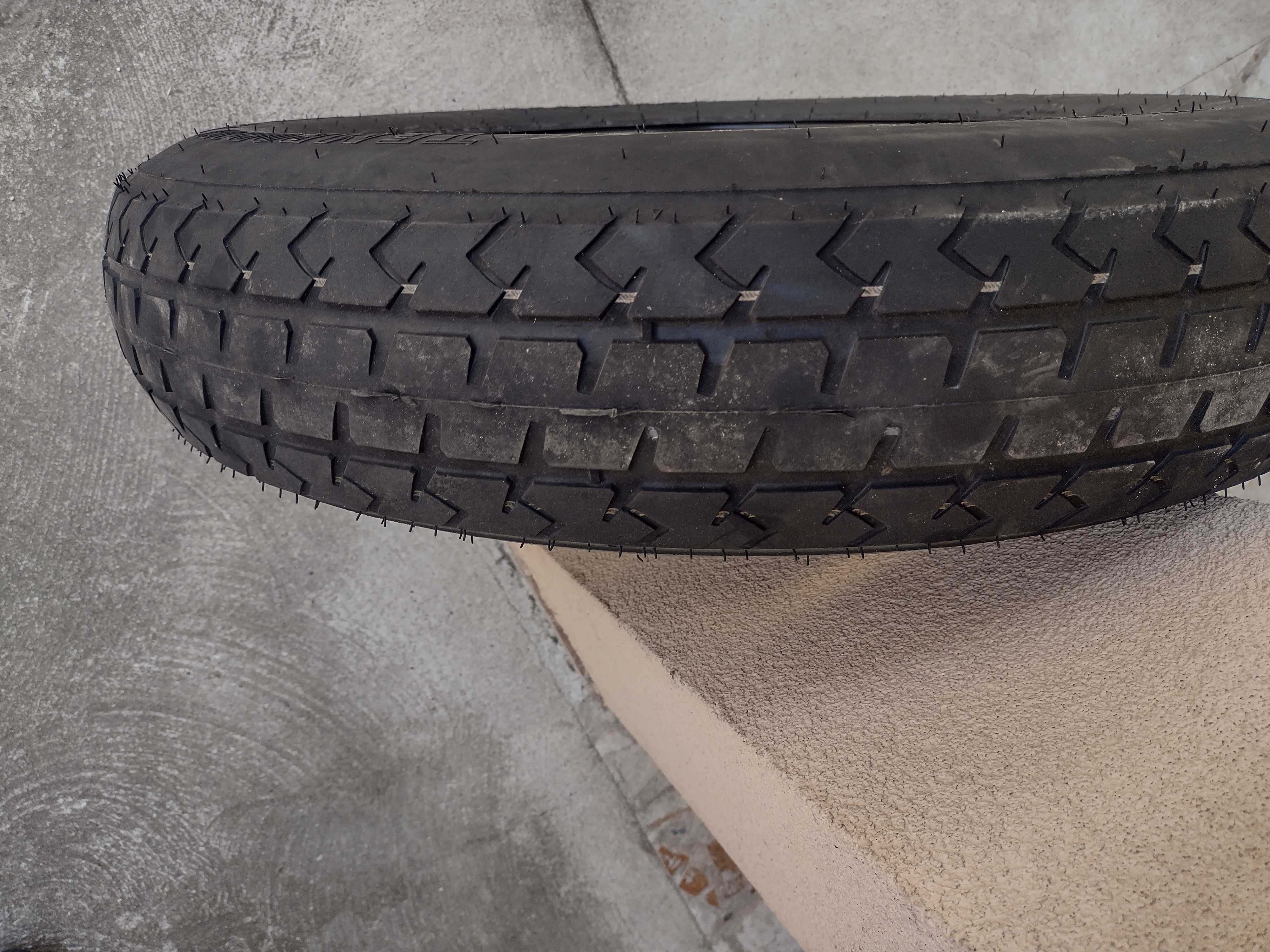 Оригинална патерица за Mercedes GL 2012 . Чисто нова Goodyear .