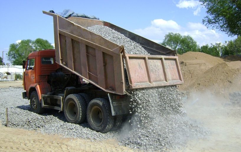 Камаз сникерс отсев пгс окатыш мытый песок бархан Балласт камень гшс