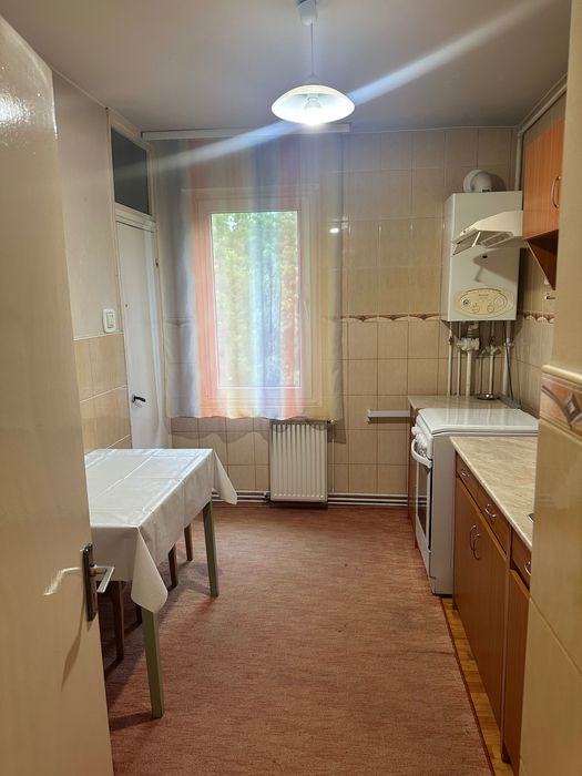 Apartament cu 3 camere, confort 1, Mureseni, etaj intermediar