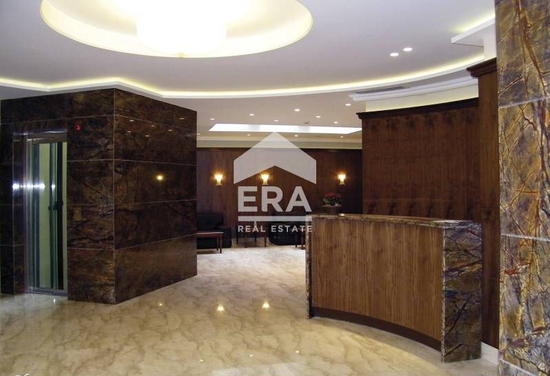 Дава се под наем Четиристаен апартамент в София, Лозенец - 158 кв.м за 2000 € - Снимка #2