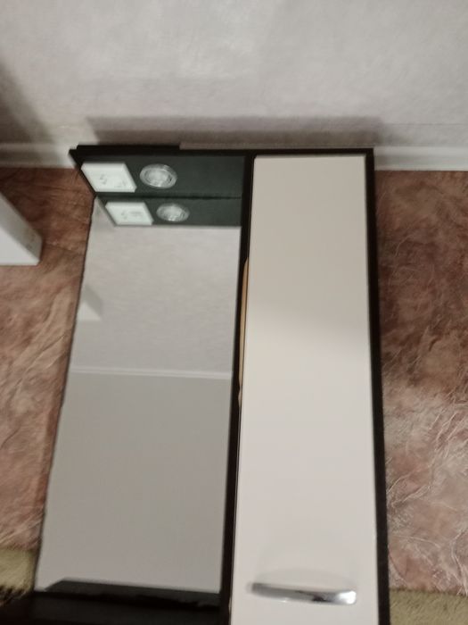 Продам зеркало со шкафом для ванной комнаты