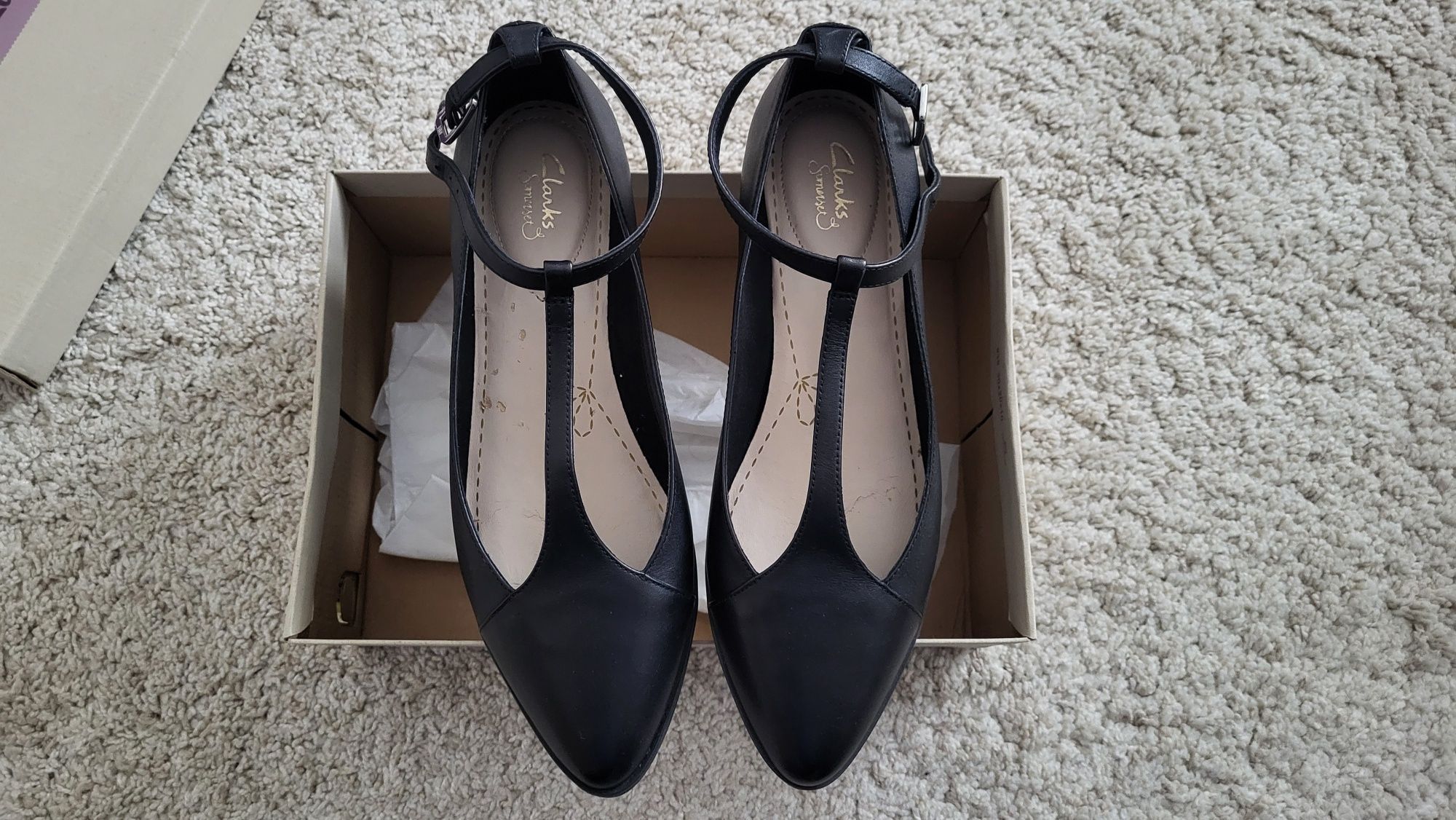 Нови CLARKS ест. кожа