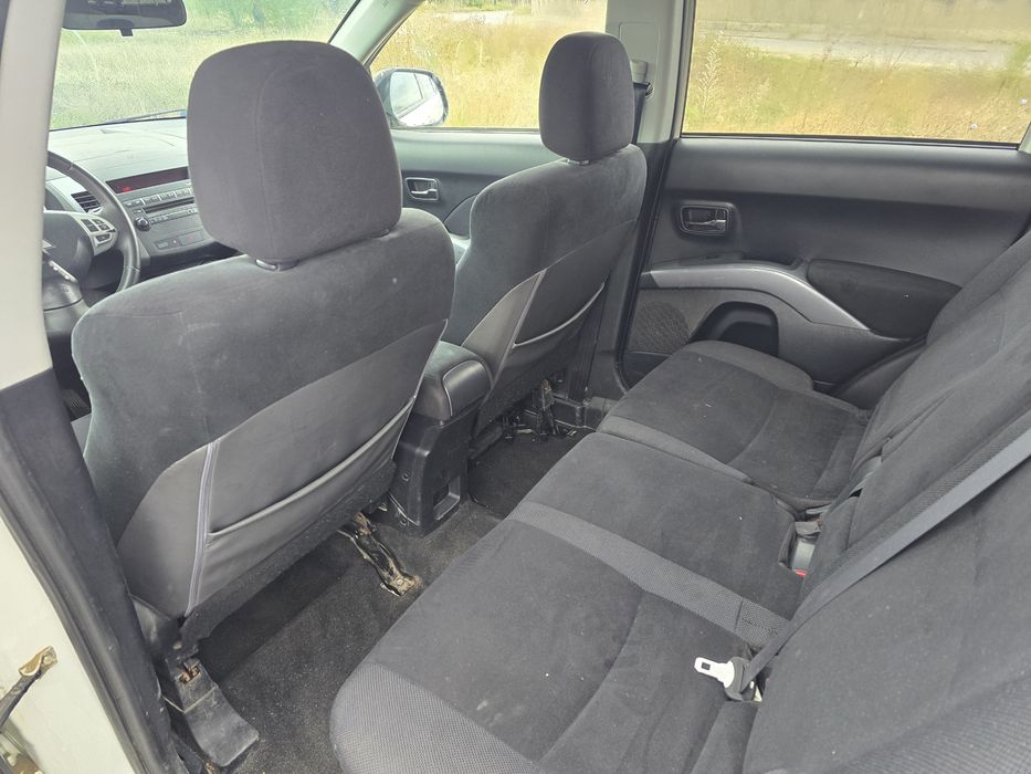Mitsubishi Outlander 2,0d 6trepte 4x4 Alcantara Key les Go Xenon Pilot