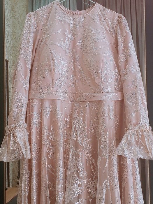 Och pushti vicherni ayollar ko‘ylagi – sifatli gipürli, nafis