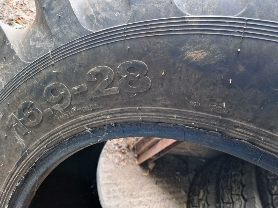 Anvelopa ozka 16.9-28 buldo excavator