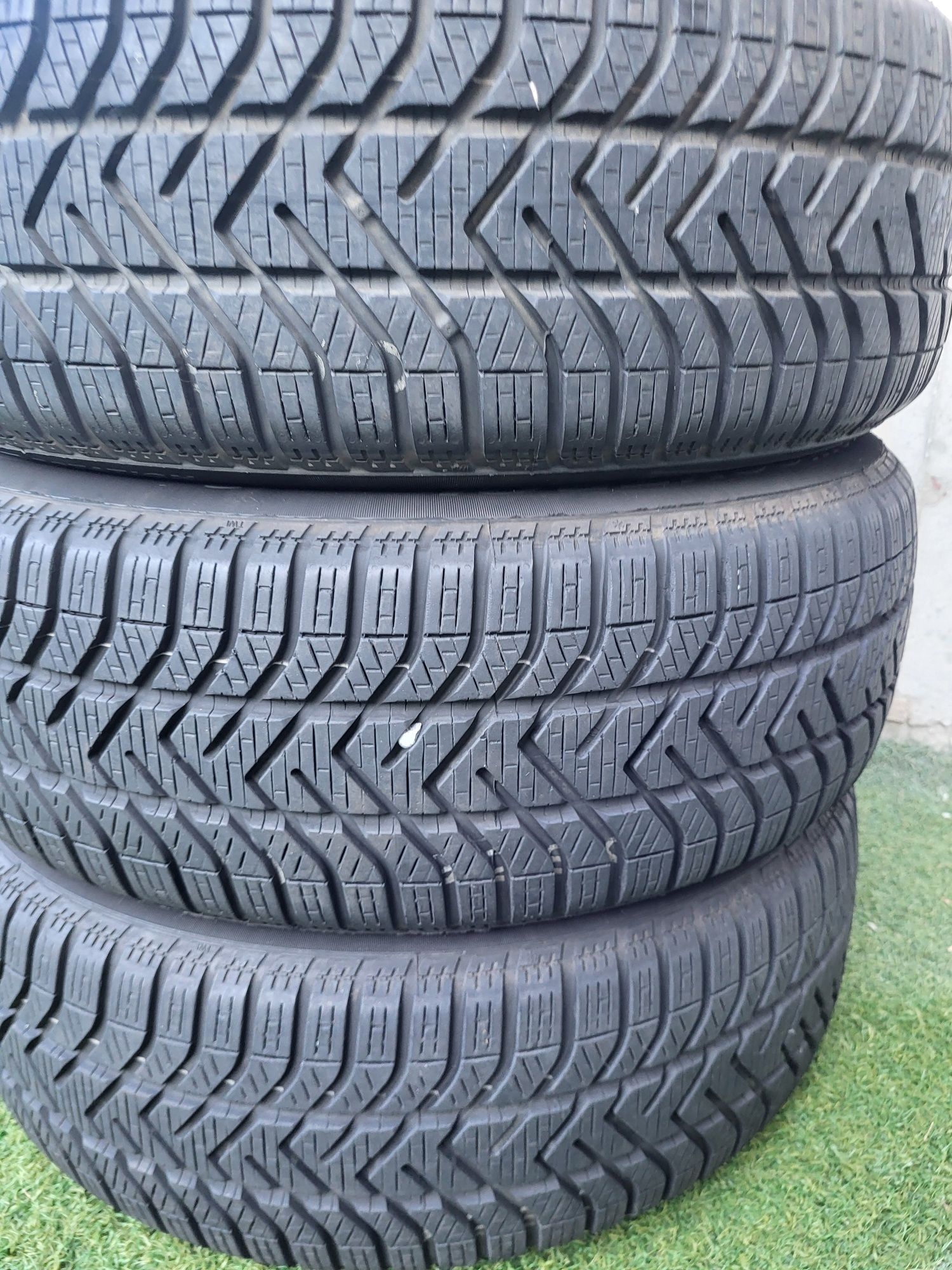 4 бр зимни 195/60/16 Pirelli