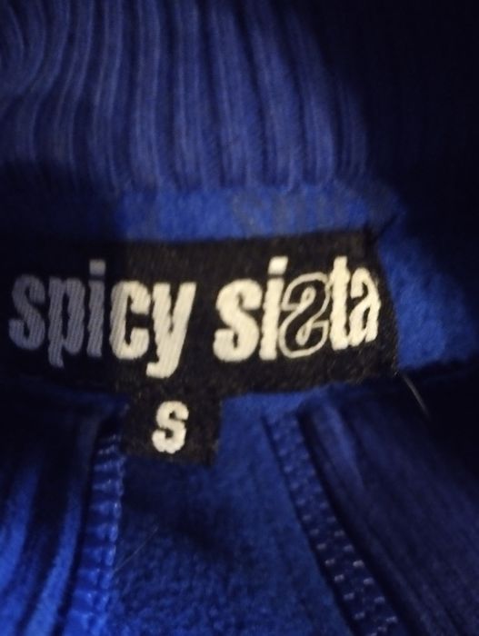 Geacă groasă cadou și ghete la un lot de haine f bune pt fete