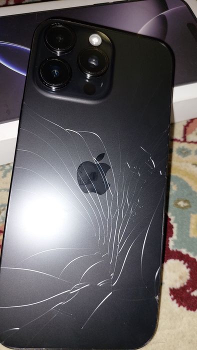 IPhone  16  telifon ishlatilgan orkasida defective bor ozod trashing.