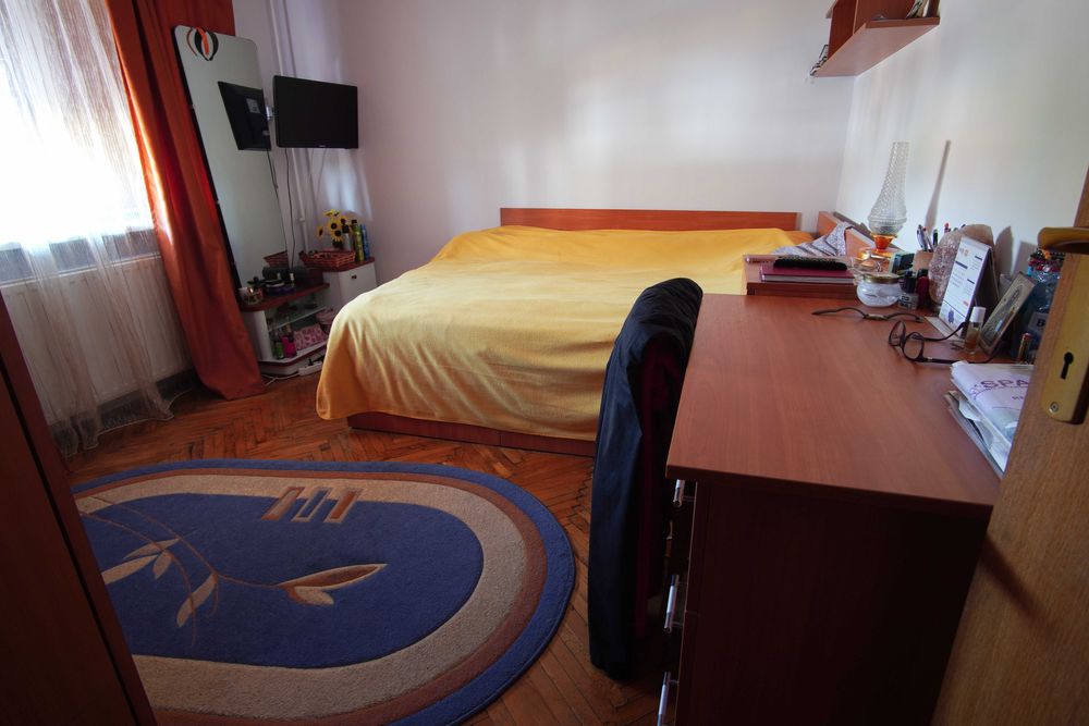 Particular, apartament 3 decomandate, Calea Bucuresti - Dezrobirii