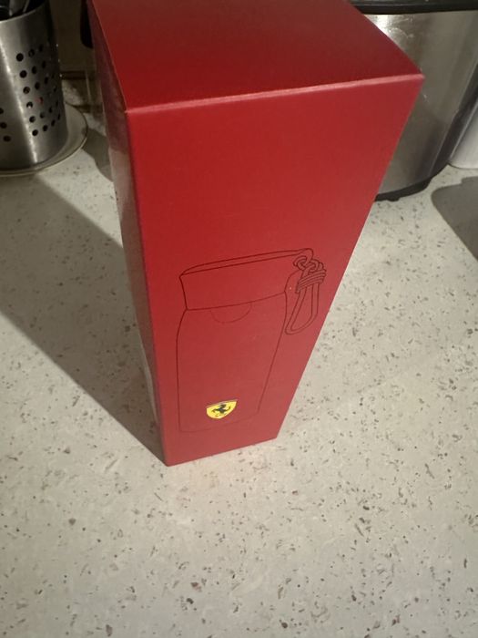 Termos    Ferrari .
