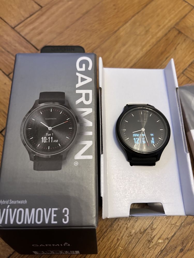 Продавам Garmin Vivomove 3 (smart watch)