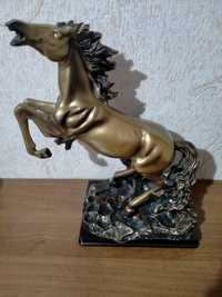 Статуя лошади срочно  торг есть