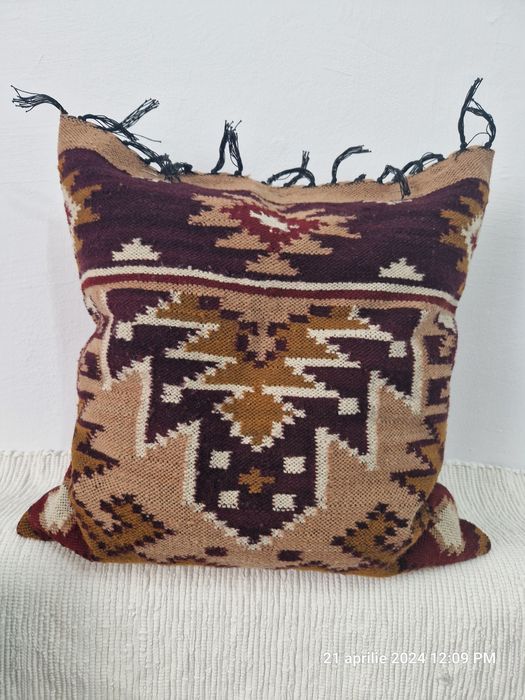 Perinite traditionale tesute la razboi, zona Transilvania