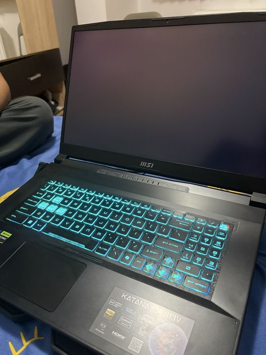 Laptop Gaming MSI Katana 17 B13VGK, procesor I7-13700H , full HD, 1TB