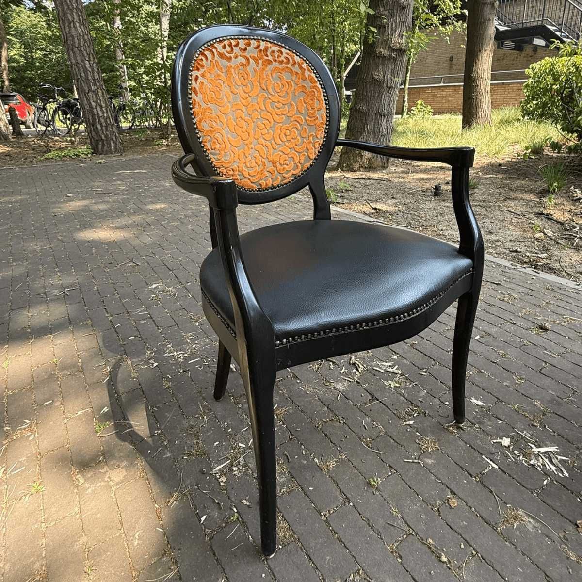 Scaun dining cu brațe, stil baroc, piele / material brodat