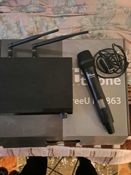 Microfon aproape nou de vânzare – ideal pentru DJ sau evenimente live!