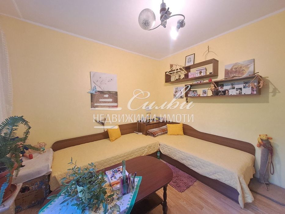 Тристаен апартамент на ПРЕДПОЧИТАН ТРЕТИ етаж - кв. Добруджански!