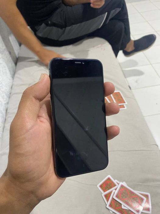 Iphone 11 pro sotiladi narxi kelishiladi