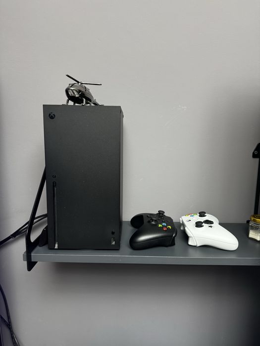 Xbox Series X, два джостика