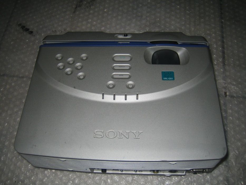 Продавам Sony LCD Projector VPL-CS1