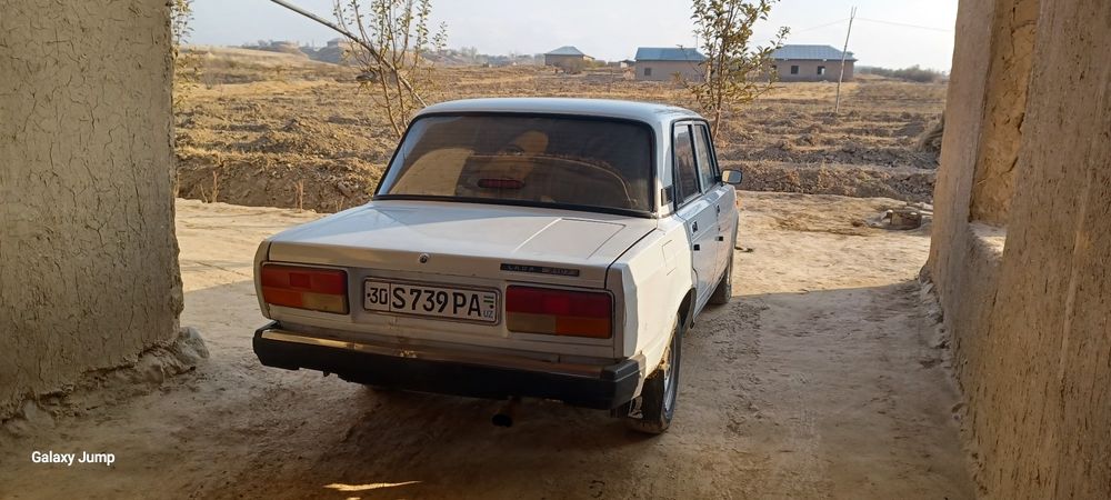 Vaz 2107 sotiladi 2006 yil enjektor. Stator akkumulyator yangi